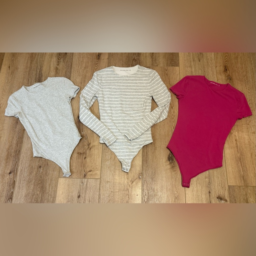 Abercrombie & Fitch LS SS Seamless Fabric Crew Bodysuit Size Small ‼️Set of 3‼️